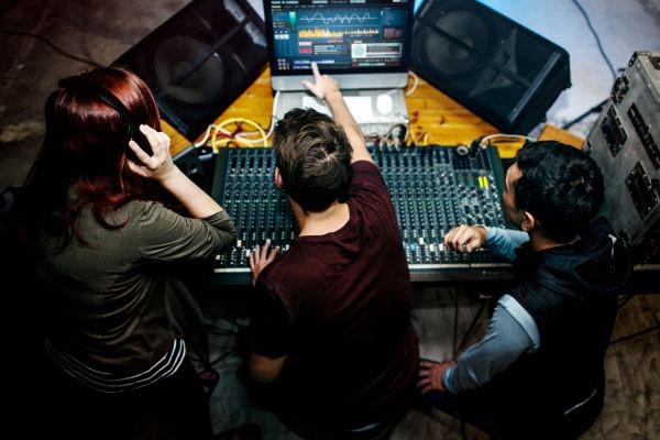 Sync Licensing (An Overview): How It Works and Why It’s a Goldmine for Artists