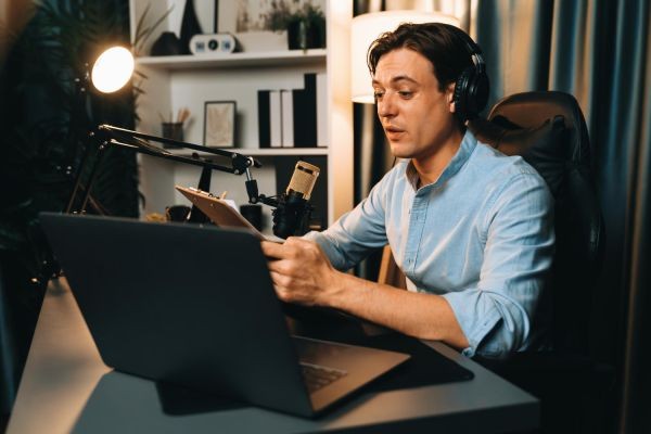 Getting a Music Manager: The Ultimate Checklist + What No One Tells You